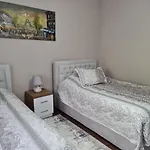 Jon's * Tirana