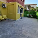 Jon's * Tirana