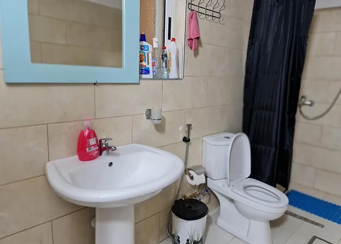 Jon's * טיראנה