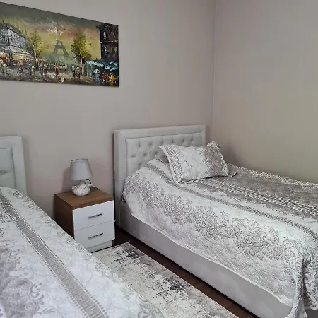 Jon's * טיראנה